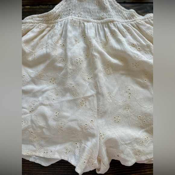 Illa illa Embroidered Cut-Out Romper Size Medium - Picture 9 of 9